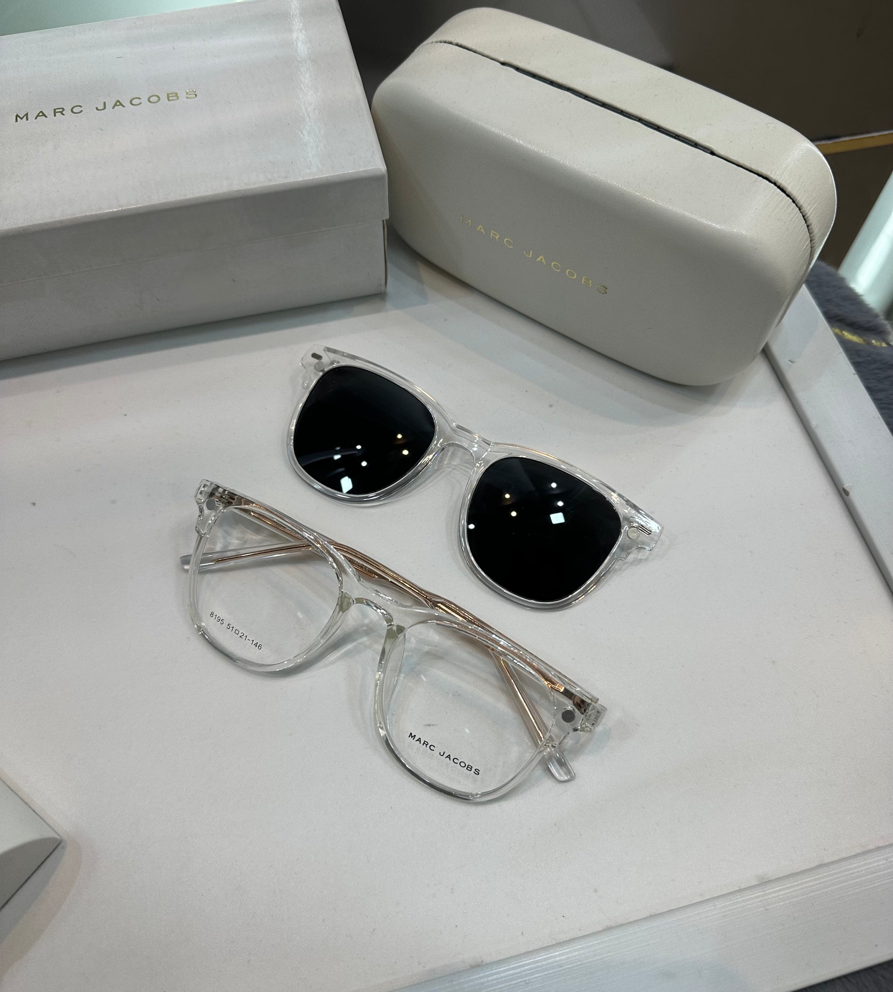 Marc Jacob Two In One Black Limited Edition Luxury Shade With Original Packing