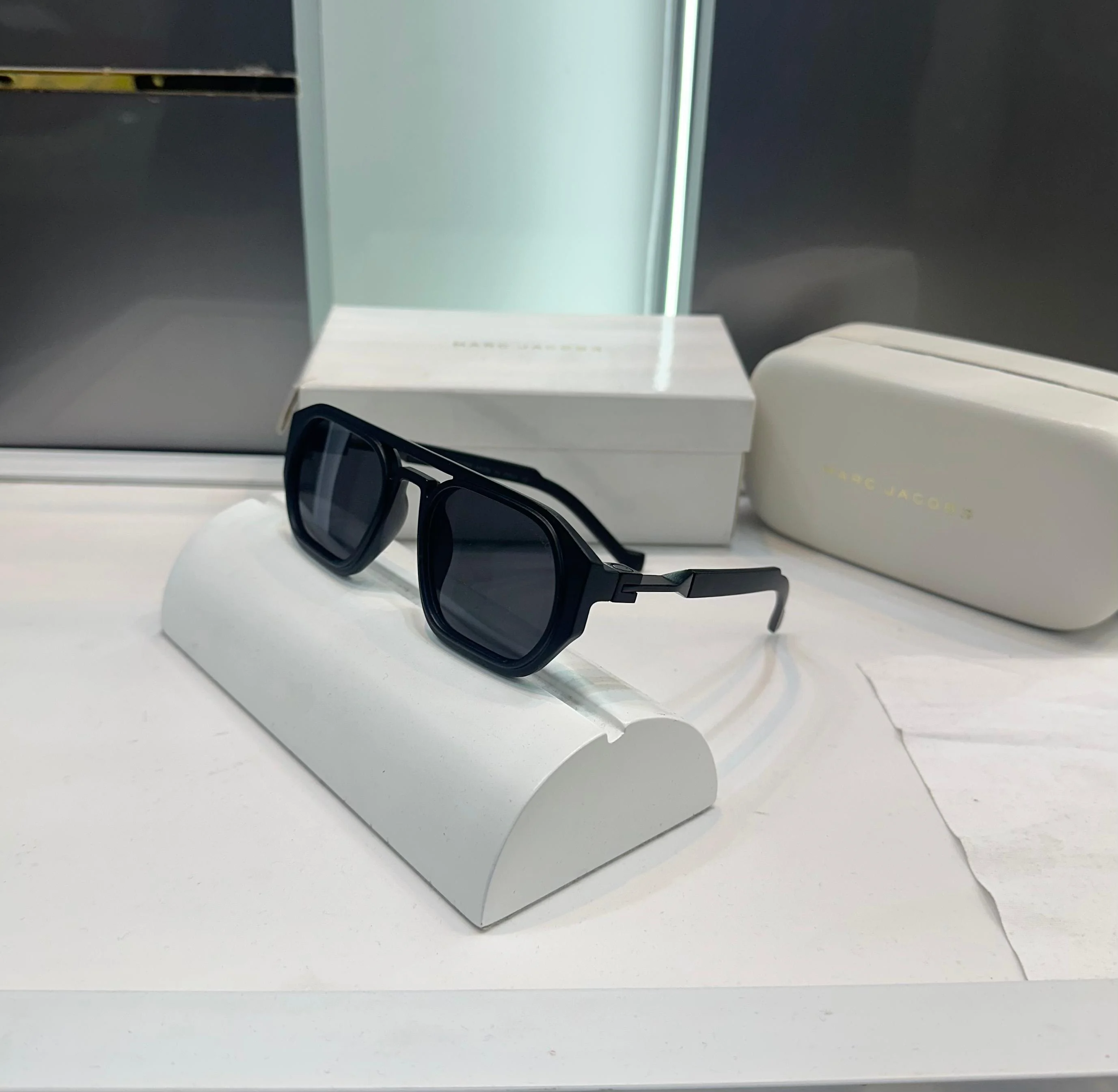 MarcJacobs All Black Premium Shades 9026