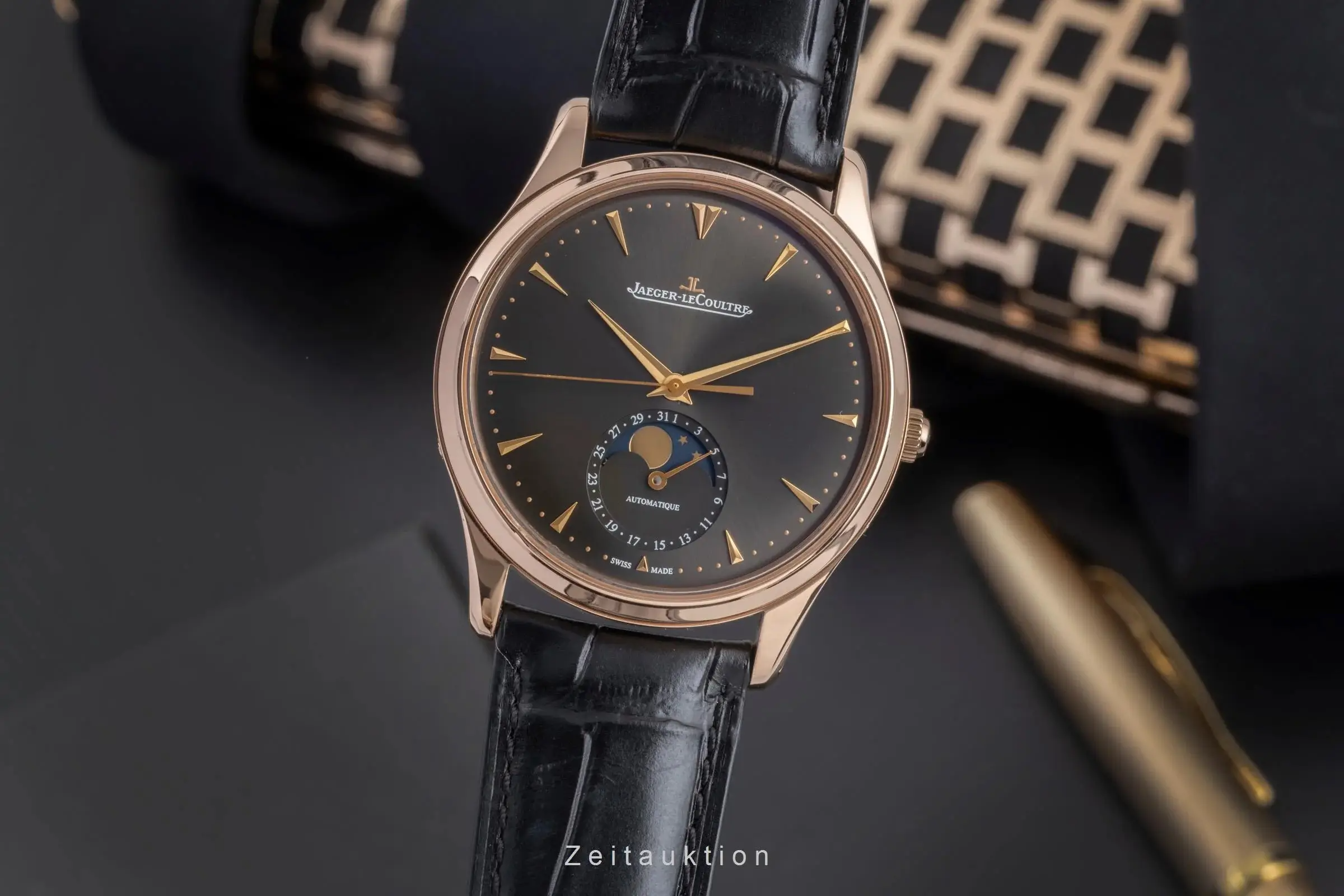 Jaeger-LeCoultreMaster Ultra Thin Moon Watch