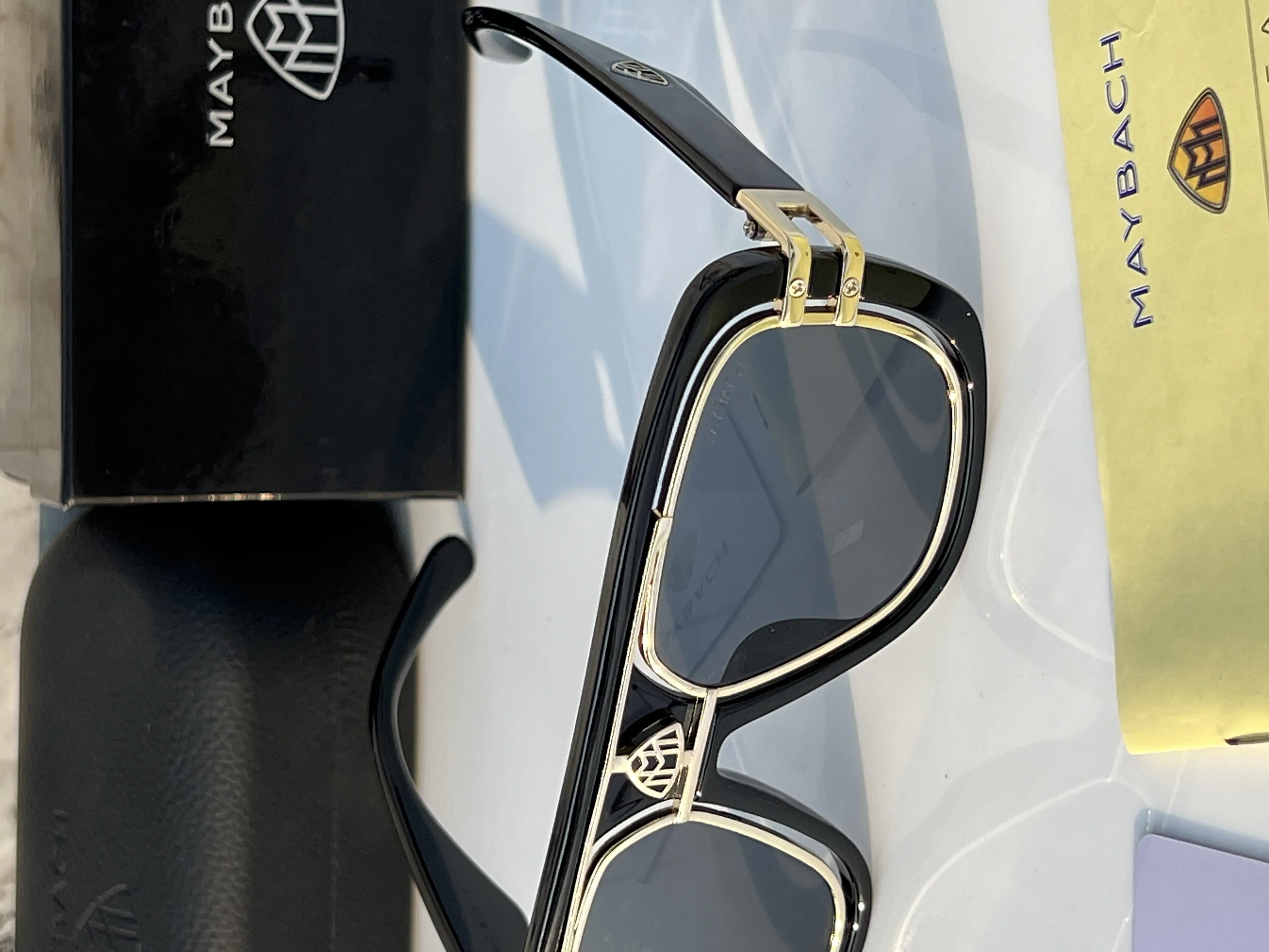 Maybach_7339_black_gold