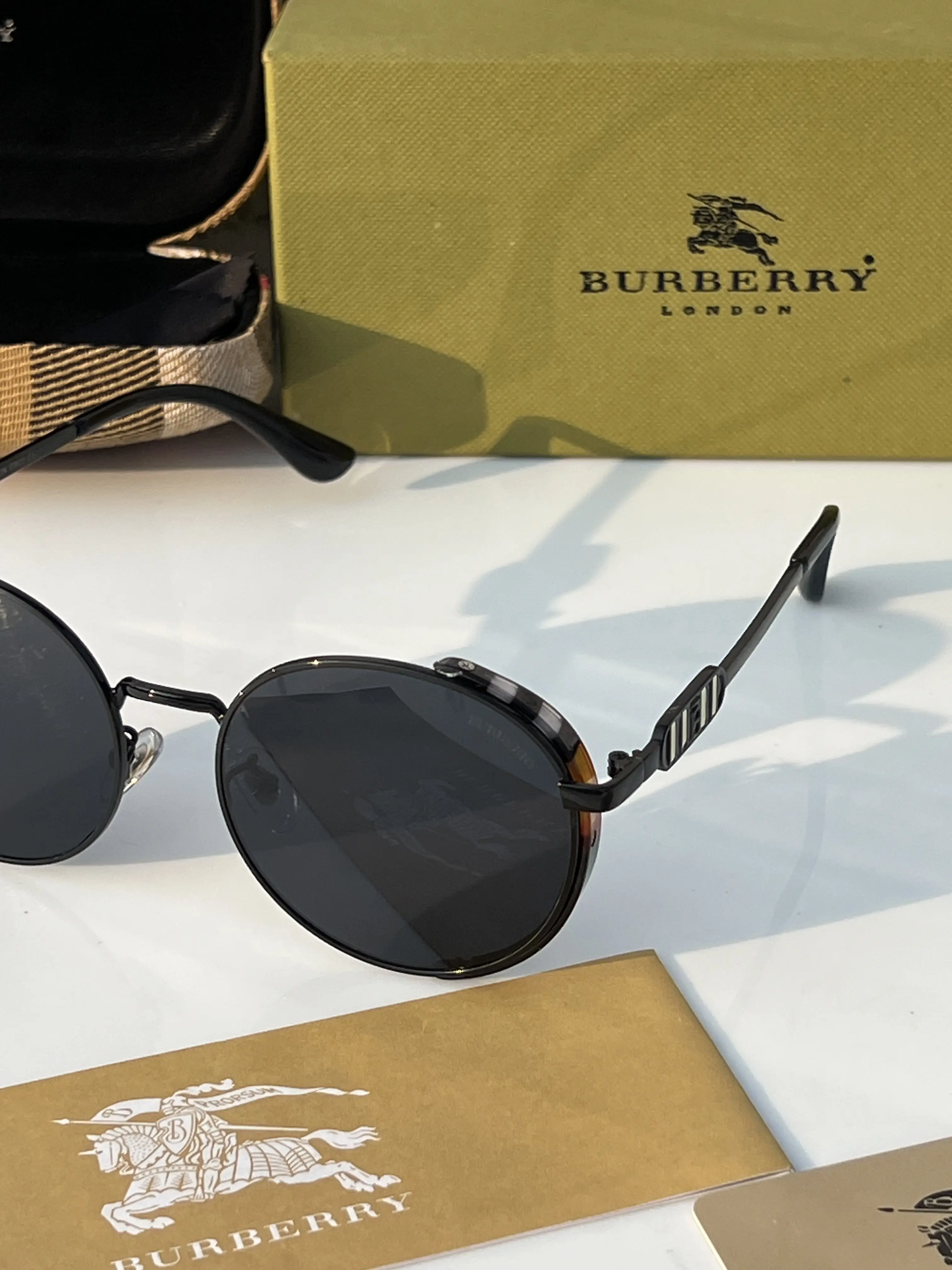 BURB3rrY_2501_black